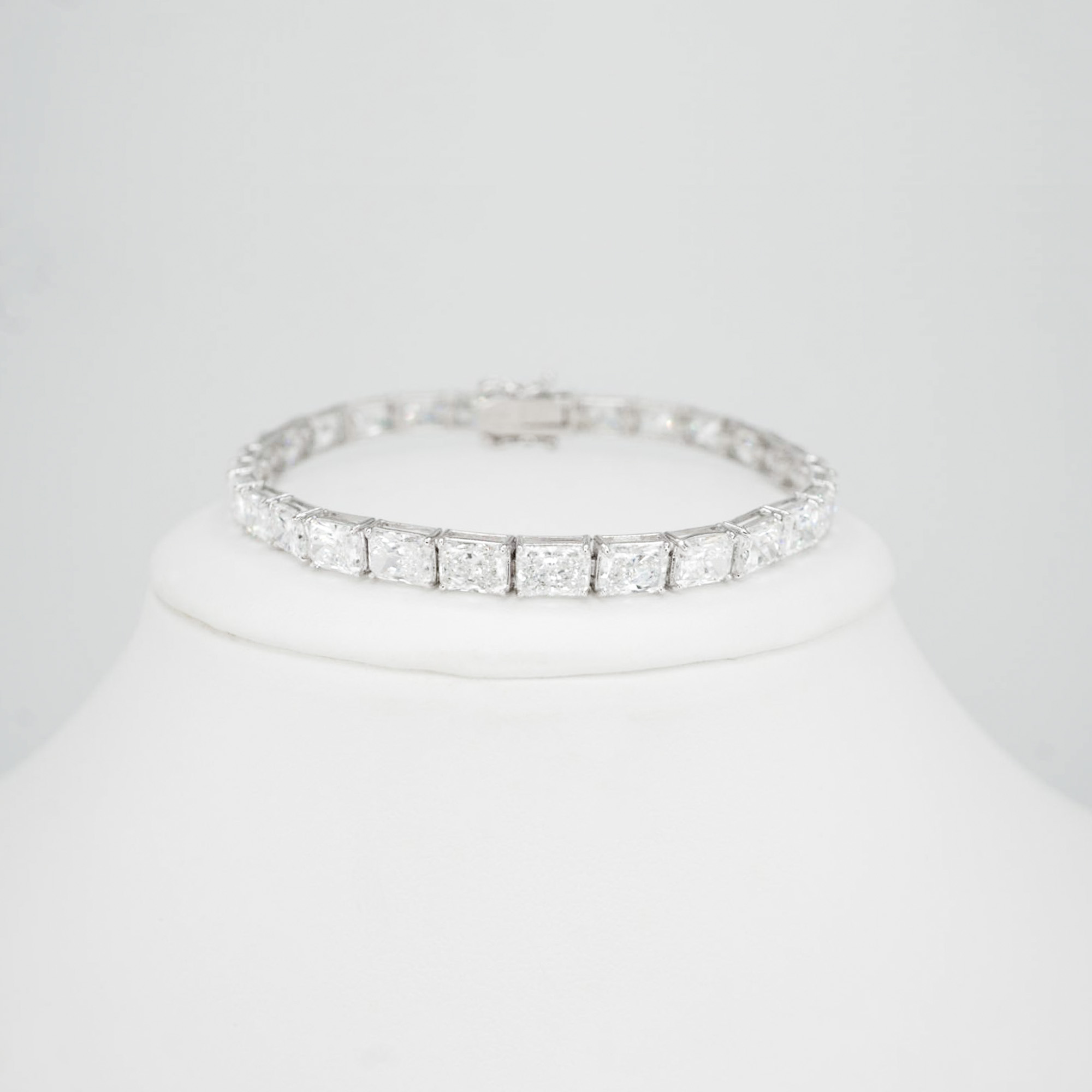 ラボグロウンダイヤモンド ゴールドテニスブレスレット レジデント 15.5ct